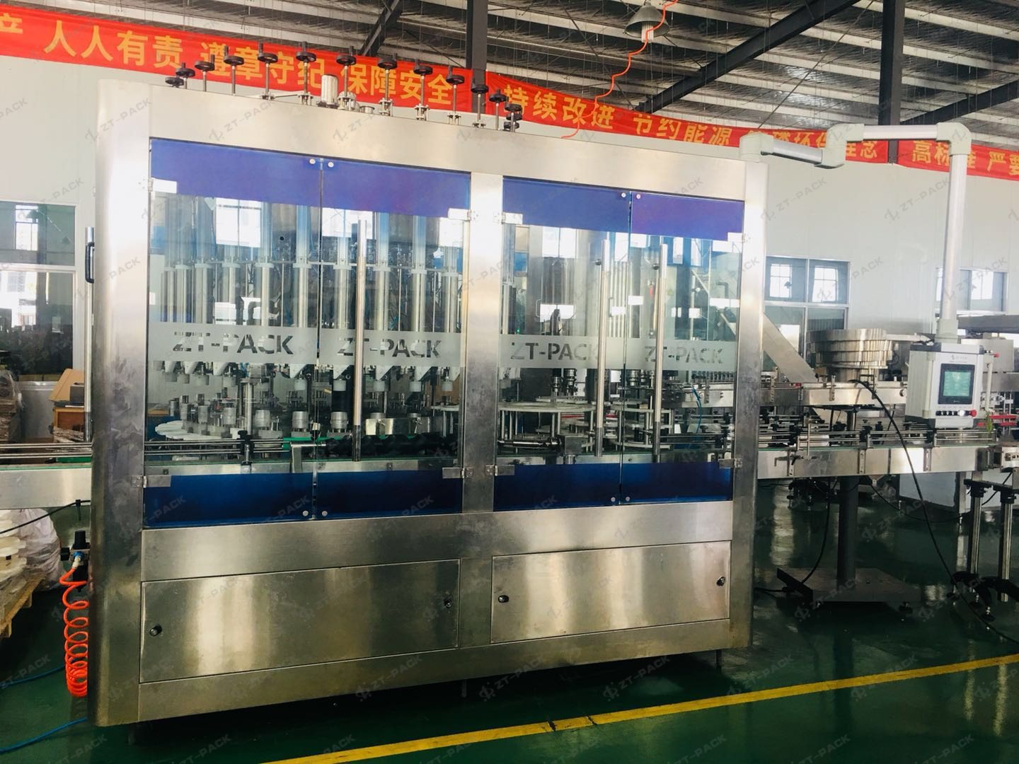 7000-8000BPH Máquina rotativa de llenado y tapado de pistón monobloque